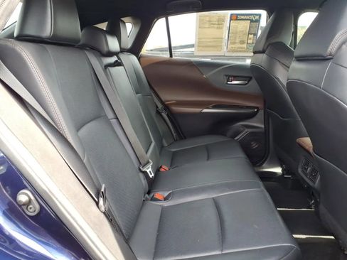 Used 2021 Toyota Venza Limited image 11