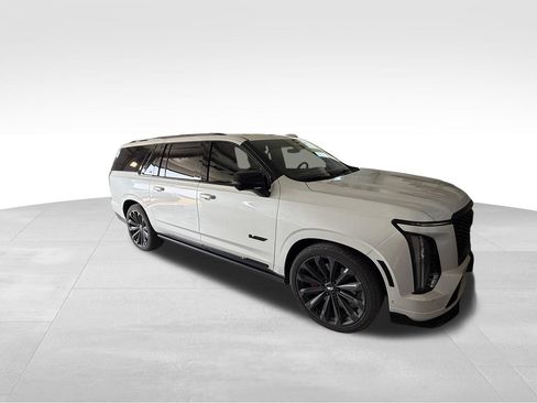 Used 2025 Cadillac Escalade ESV V AWD/4WD image 2