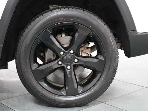 Used 2023 Jeep Grand Cherokee Limited w/ Black Appearance Package AWD/4WD image 35