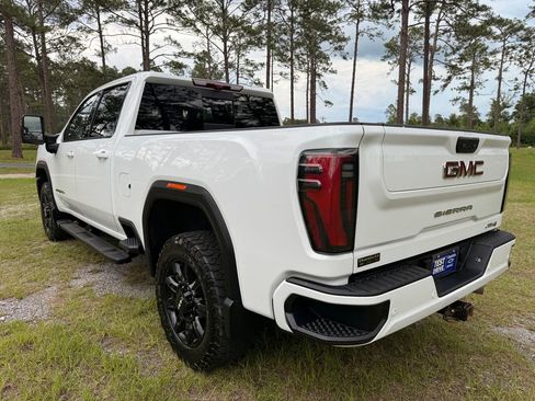 Used 2024 GMC Sierra 2500 AT4 w/ Technology Package AWD/4WD image 3
