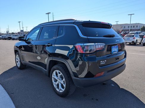 Used 2024 Jeep Compass Latitude AWD/4WD image 30