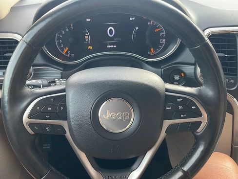 Used 2021 Jeep Grand Cherokee Laredo AWD/4WD image 7