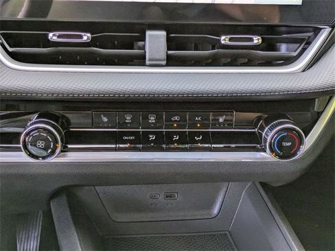 New 2026 Chevrolet Equinox LT w/ LPO, Floor Liner Package image 21