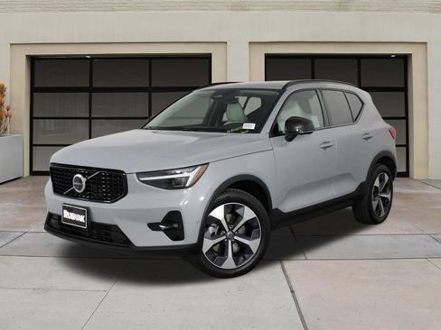 Certified 2026 Volvo XC40 B5 Plus w/ Protection Package Premier image 3