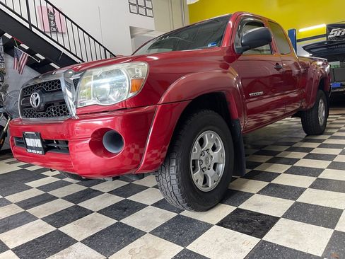 Used 2011 Toyota Tacoma 4x4 Access Cab w/ SR5 Pkg #2 image 1