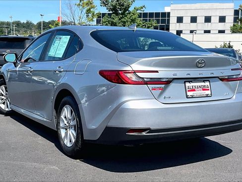 Used 2025 Toyota Camry LE FWD image 11