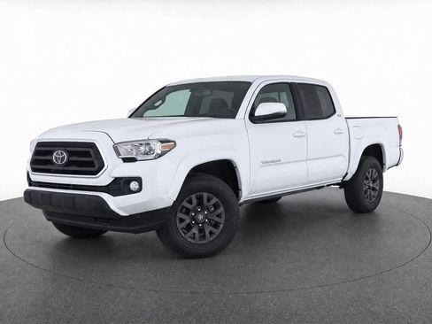 Used 2022 Toyota Tacoma SR5 RWD image 2