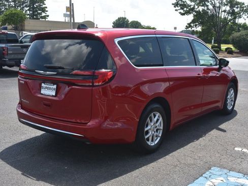 Used 2025 Chrysler Pacifica Select FWD image 5
