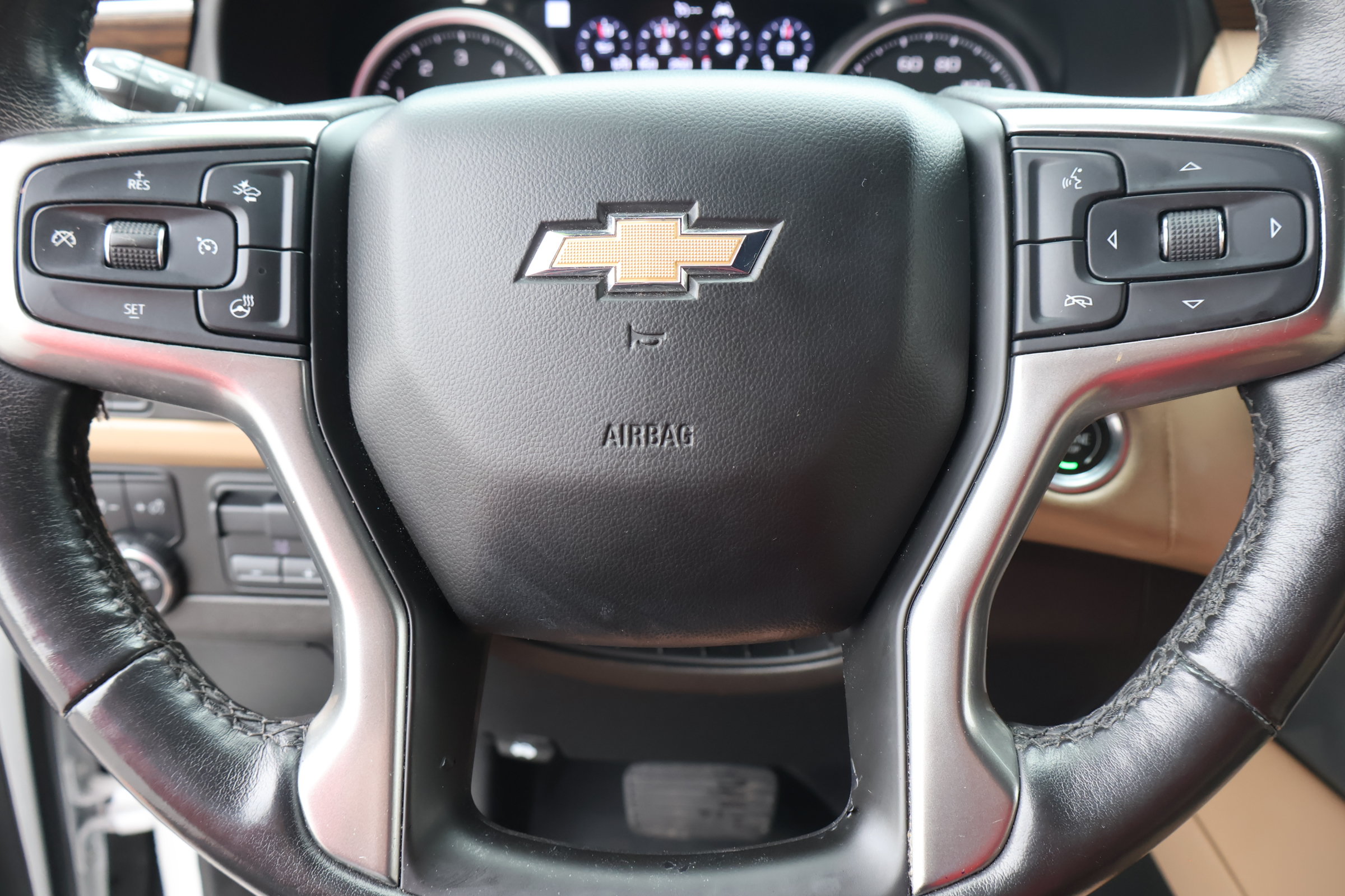Used 2021 Chevrolet Suburban Premier w/ Premium Package RWD image 28
