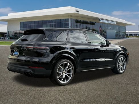 Used 2023 Porsche Cayenne image 11
