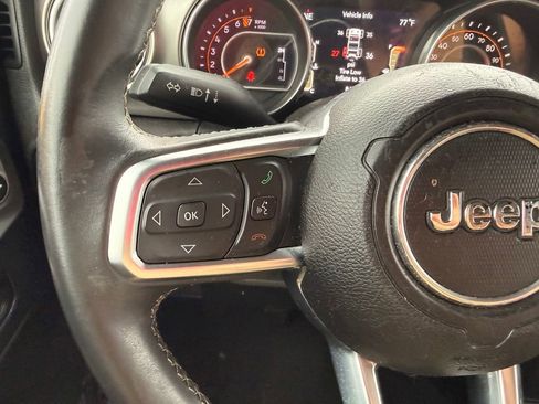 Used 2018 Jeep Wrangler Unlimited Sahara AWD/4WD image 18