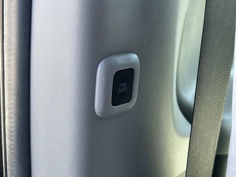 Used 2019 Toyota Sienna LE image 18