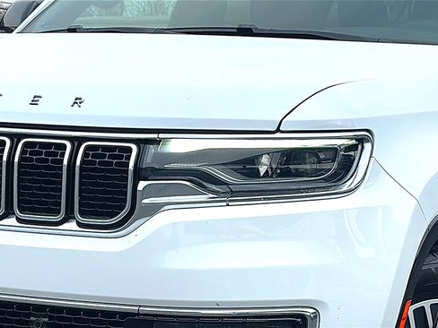 Used 2024 Jeep Wagoneer L Series II image 4