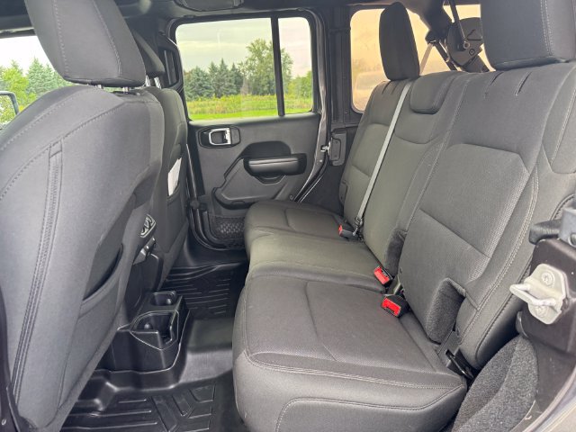 Used 2018 Jeep Wrangler Unlimited Sport S AWD/4WD image 19
