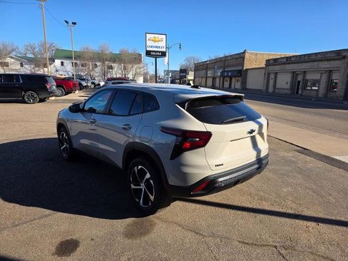 New 2026 Chevrolet Trax RS w/ Driver Confidence Package FWD image 5