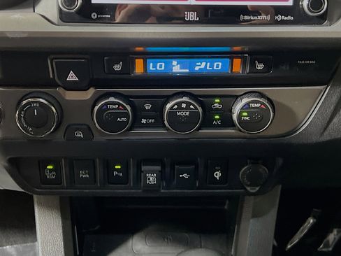 Used 2022 Toyota Tacoma Limited image 25