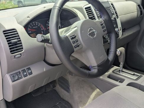 Used 2018 Nissan Frontier SV AWD/4WD image 9