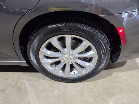 Used 2016 Chrysler 300 Limited AWD/4WD image 25