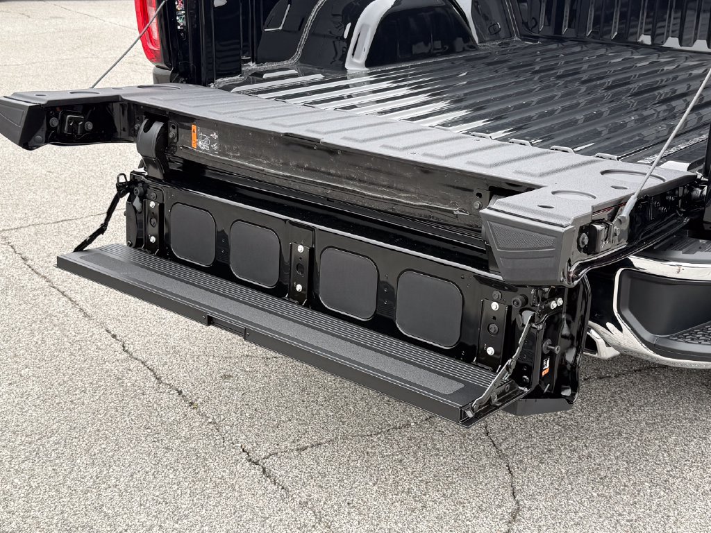 New 2026 GMC Sierra 1500 SLT w/ SLT Premium Package AWD/4WD image 8