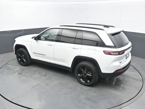 Used 2023 Jeep Grand Cherokee Altitude image 46