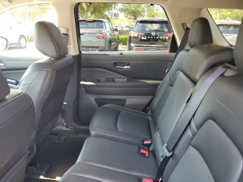 Used 2024 Nissan Pathfinder SL image 14