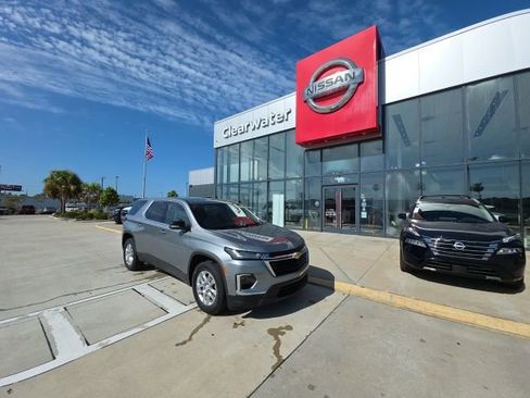 Used 2023 Chevrolet Traverse LS image 1