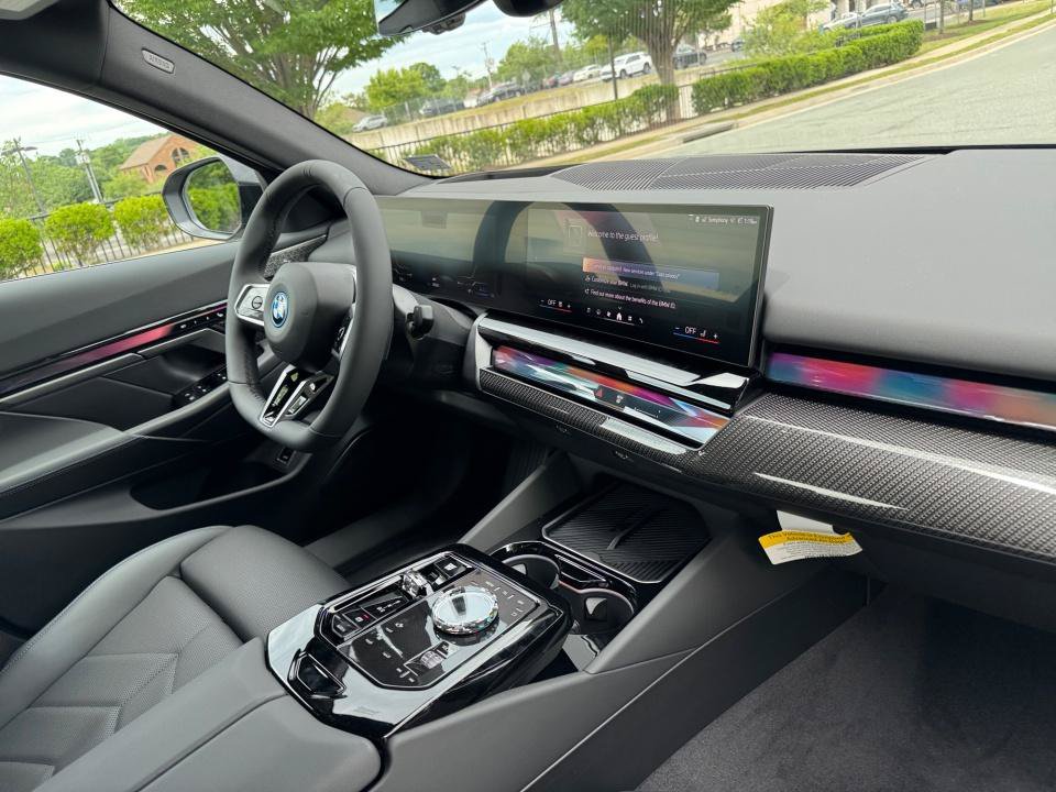 New 2027 BMW 550e xDrive w/ Executive Package AWD/4WD image 28