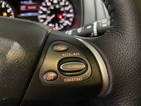 Certified 2018 Nissan Pathfinder SV image 15