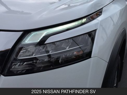 Used 2025 Nissan Pathfinder SV FWD image 10