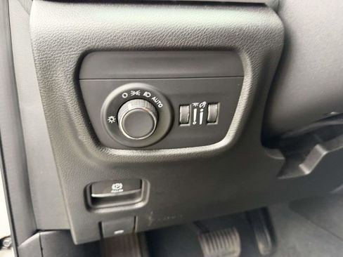 Used 2023 Jeep Grand Cherokee L Laredo AWD/4WD image 28