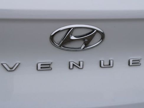 Used 2022 Hyundai Venue Limited FWD image 5