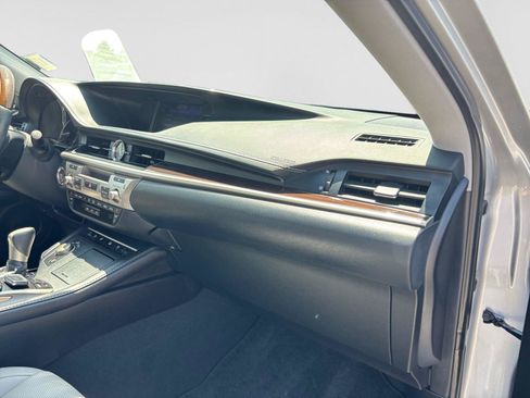 Used 2017 Lexus ES 350 w/ Luxury Package FWD image 47