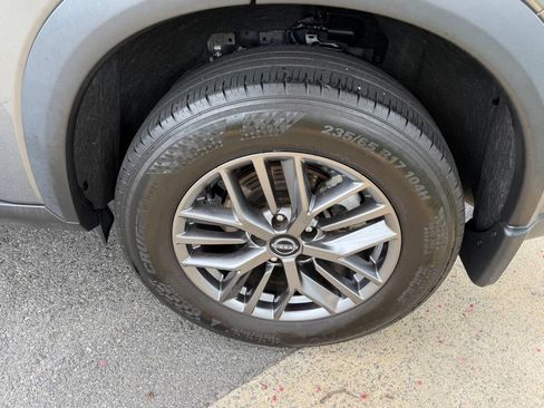 Used 2023 Nissan Rogue S AWD/4WD image 14