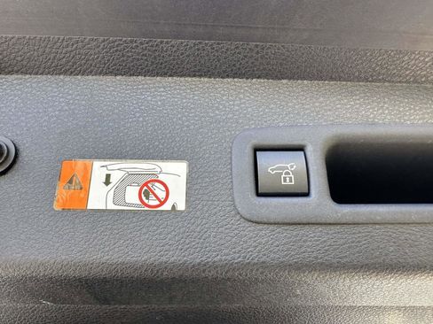 Used 2025 Toyota Sienna XLE Woodland Edition image 15