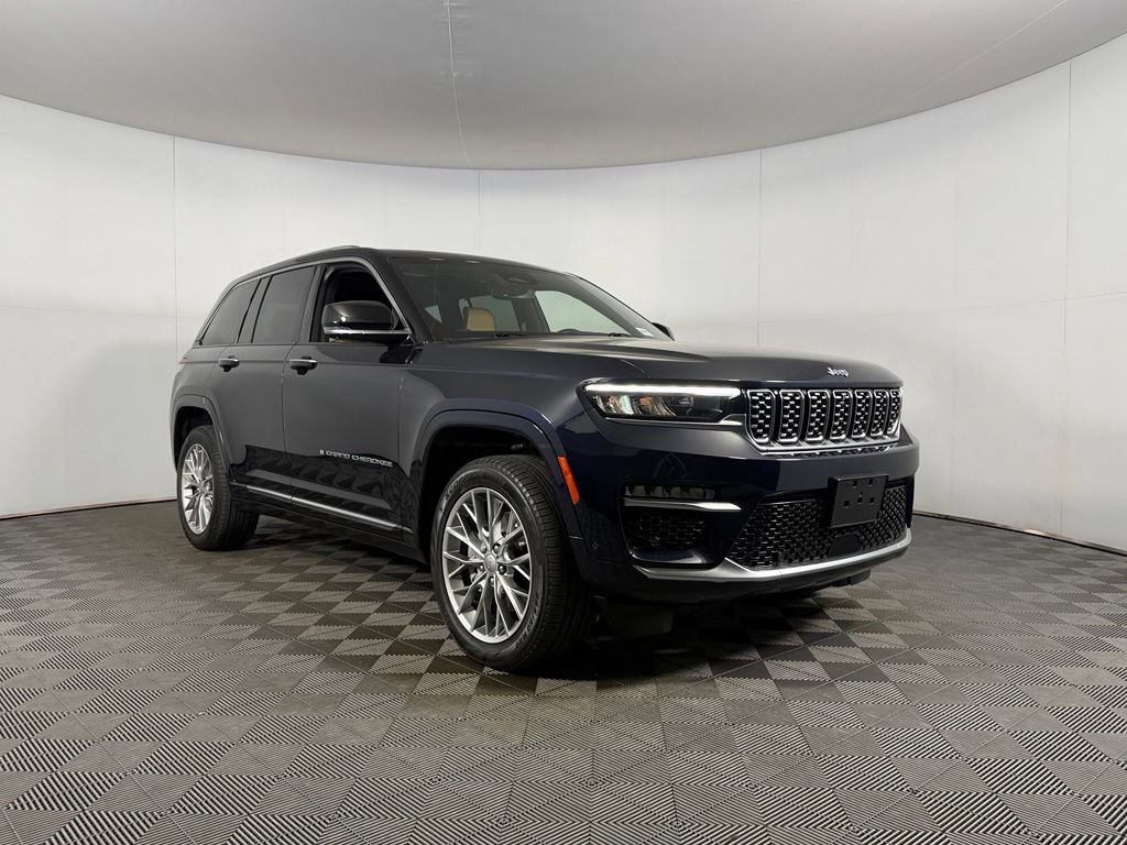 Used 2023 Jeep Grand Cherokee Summit w/ Luxury Tech Group V AWD/4WD image 5