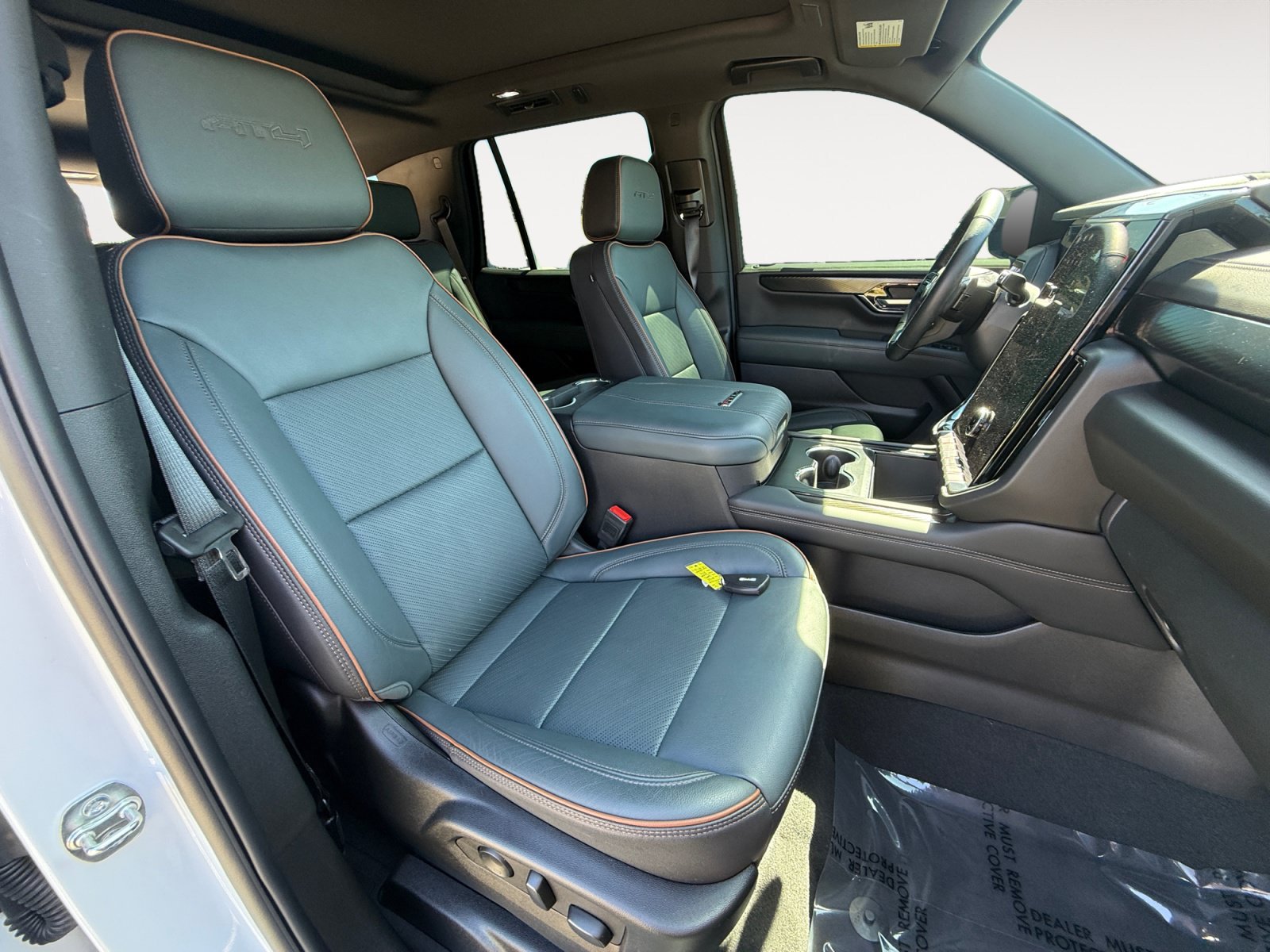 Used 2025 GMC Yukon AT4 AWD/4WD image 19