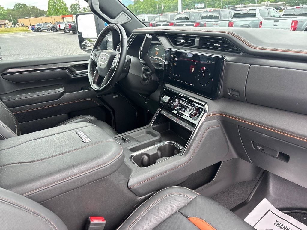 Used 2024 GMC Sierra 2500 AT4 w/ AT4 Preferred Package AWD/4WD image 15