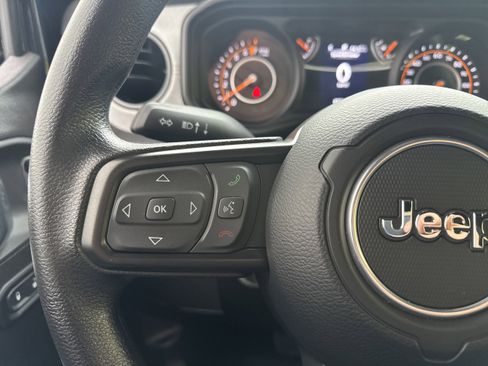 Used 2025 Jeep Gladiator Sport image 19