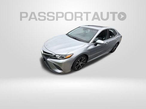 Used 2019 Toyota Camry SE w/ Convenience Package FWD image 4