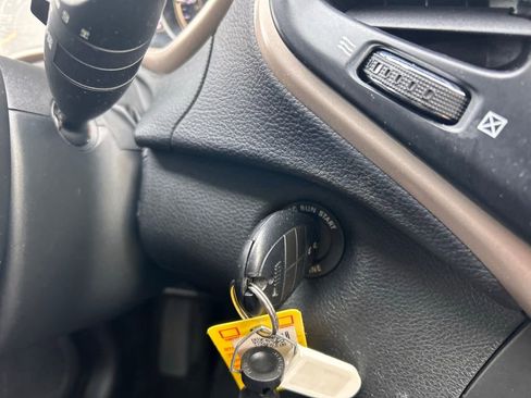 Used 2015 Jeep Cherokee Latitude image 27