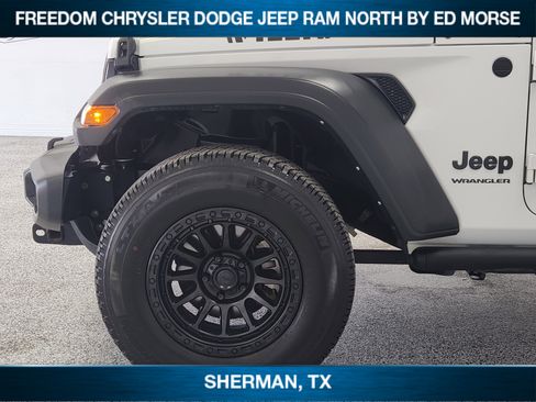 Used 2022 Jeep Wrangler Sport AWD/4WD image 6
