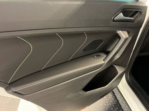 Used 2022 Volkswagen Tiguan SE R-Line image 18