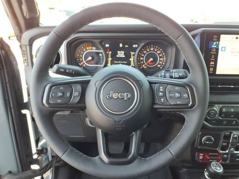 Used 2026 Jeep Wrangler Unlimited Sport AWD/4WD image 19