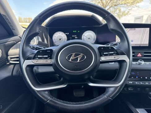 Used 2022 Hyundai Elantra Limited image 11