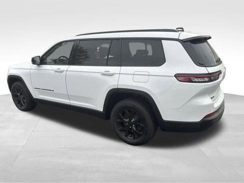 Used 2024 Jeep Grand Cherokee L Laredo AWD/4WD image 18