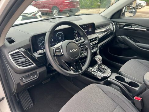 Certified 2024 Kia Seltos S FWD image 6