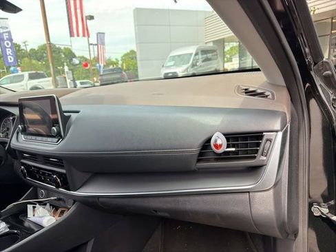 Used 2023 Nissan Rogue S FWD image 11