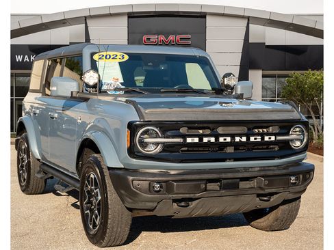 Used 2023 Ford Bronco Outer Banks AWD/4WD image 1