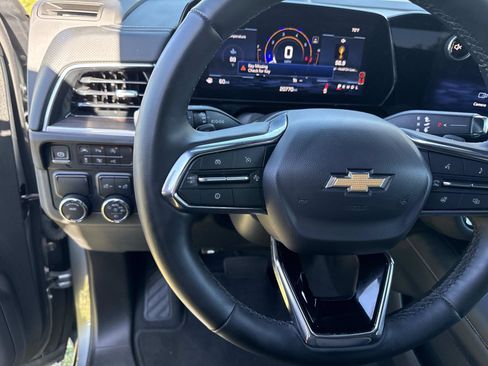 Used 2025 Chevrolet Suburban Premier image 29