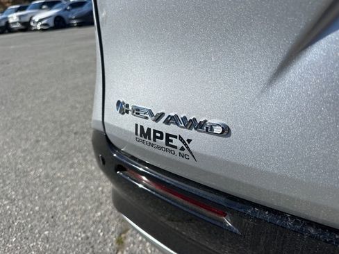 Used 2025 Toyota Sienna Platinum image 33